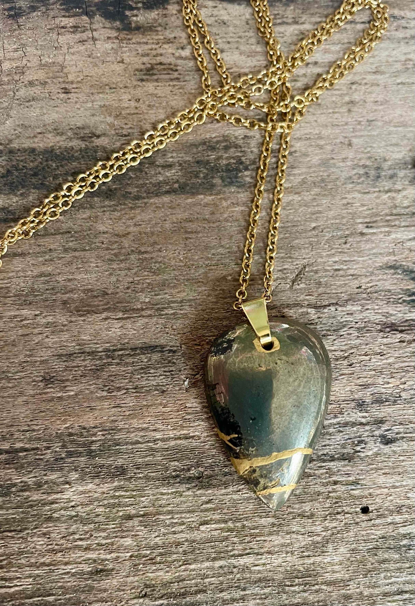 Pendentif pyrite kintsugi goutte